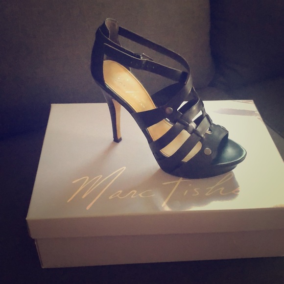 Gently worn black open toed - Picture 1 of 1